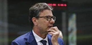 S&P conferma rating Italia a BBB+ e outlook migliora. Giorgetti: “Il lavoro paga”