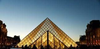 Scandali e colpo al Louvre, si dimette la direttrice del museo