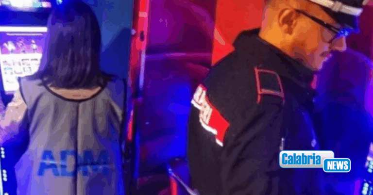 VIDEO-Cosenza, maxisequestro da 12Mln a un imprenditore del settore delle slot machine