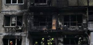 Ucraina, Kiev ancora sotto attacco: raffica di missili e droni. Zelensky: “Russia colpisce strutture civili”