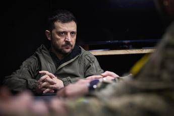 Ucraina, Zelensky e il ‘regalo di Natale’ di Putin: “Attacco massiccio in corso, ora più pressioni per la pace”