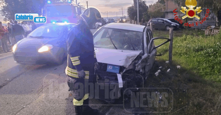 Impatto tra due mezzi nel Vibonese: due feriti, uno in elisoccorso a Catanzaro