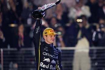 Verstappen trionfa nel Gp di Las Vegas con la Red Bull, Ferrari lontane