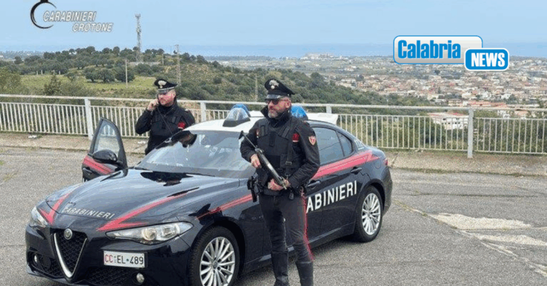 Cirò Marina, stalking e revenge porn: 31enne finisce ai domiciliari con braccialetto elettronico