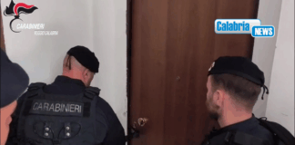 Reggio Calabria, nasconde pistola in cassetta delle lettere: arrestato anche per spaccio cocaina