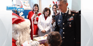 VIDEO-Catanzaro, Carabinieri fanno visita ai reparti pediatrici del “Pugliese” e “Ciaccio”