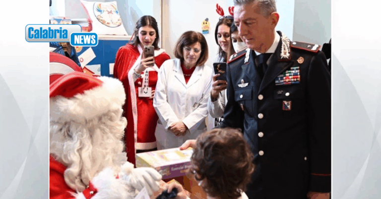 VIDEO-Catanzaro, Carabinieri fanno visita ai reparti pediatrici del “Pugliese” e “Ciaccio”