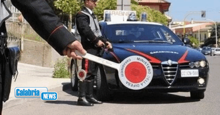Crotone, forza posto di blocco: 67enne inseguito ed arrestato dai Carabinieri
