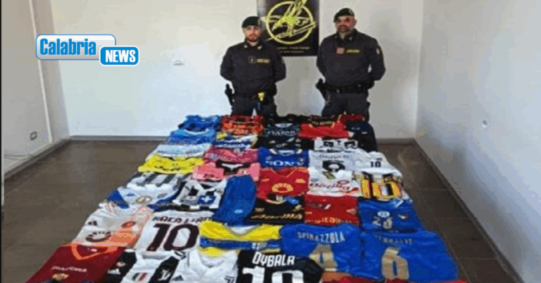 Maglie squadre calcio seria A contraffatte vendute online: scatta il sequestro a Catanzaro