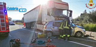Impatto fra Tir ed utilitaria sulla SP 263 a Cerchiara di Calabria: morto conducente auto