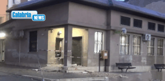 Assalto con esplosivo a ufficio postale a Cassano allo Ionio, prelevato sportello Atm