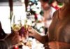 Da brindisi a dopocena, l’alcol minaccia il Natale: a rischio fegato e cervello