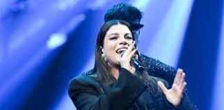 Emma torna numero uno in classifica con “L’amore non mi basta”. Merito del calcio (e dei social)