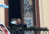 Lamezia, la scritta “X Mas” sul balcone della sede della Lega. La foto con il deputato