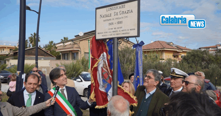 Intitolato al capitano Natale De Grazia un tratto del lungomare a Reggio Calabria