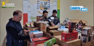 VIDEO-Sequestrate 3 tonnellate e mezzo di fuochi illegali nel Reggino