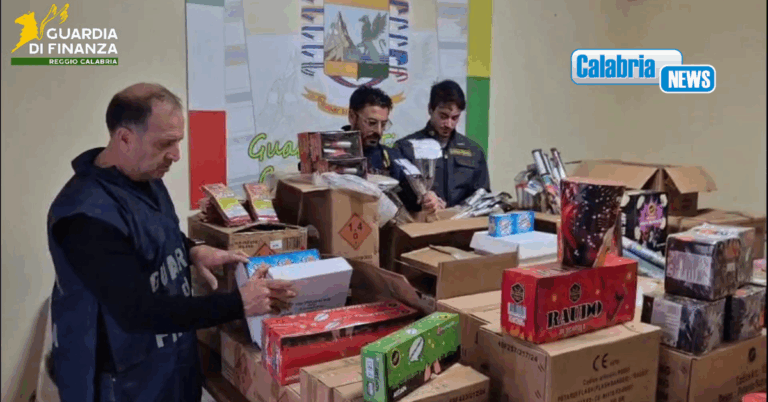 VIDEO-Sequestrate 3 tonnellate e mezzo di fuochi illegali nel Reggino
