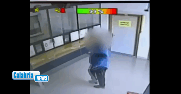 VIDEO-Gioia Tauro, arrestato l’uomo che ha incendiato l’ufficio tributi del Comune