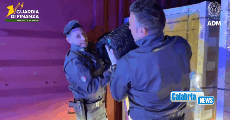VIDEO-Nuovo maxi sequestro di cocaina al porto di Gioia Tauro: 248 kg nascosti in container
