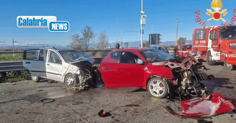 Escono dal coma i due giovanissimi rimasti feriti nel tragico incidente di Cassano allo Ionio