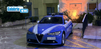 Crotone, la Polizia arresta due pusher per spaccio di cocaina