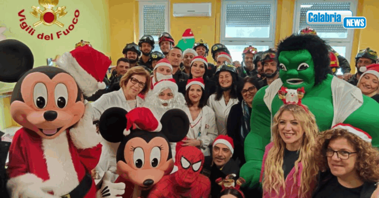 VIDEO-Crotone, “Un Natale da supereroi” per i bambini del reparto di pediatria dell’ospedale