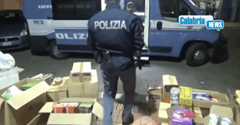 VIDEO-Crotone, Polizia sequestra oltre 400 kg di articoli pirotecnici: denunciato commerciante