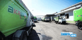 Crotone, in quarantena i mezzi per la raccolta dei rifiuti: riscontrati alti livelli di radioattività