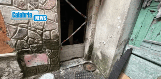 Lamezia, paura nella notta alla ‘Giudecca’: 48enne tenta di incendiare abitazione