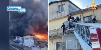 VIDEO-Lamezia, in fiamme edificio in viale San Bruno: molta paura, persone messe in salvo