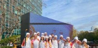 Milano-Cortina: emozione a palazzo Mattei a Roma per passaggio Fiamma olimpica