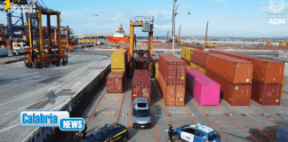 VIDEO-Nuovo maxi-sequestro di fuochi pirotecnici nel porto di Gioia Tauro