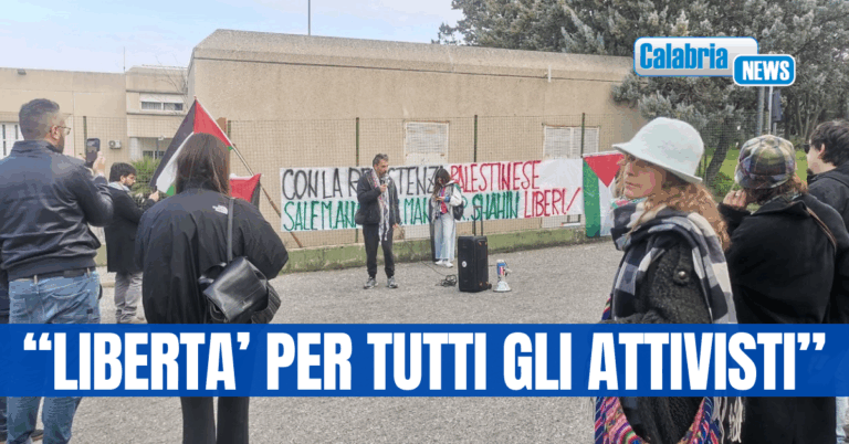 Rossano, presidio davanti al carcere per chiedere l’immediata scarcerazione di Ahmad Salem