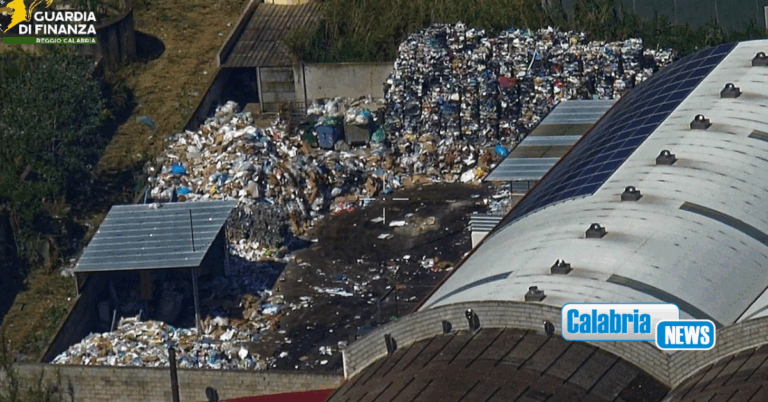 Sequestrata discarica abusiva di rifiuti pericolosi nel reggino: denunciato un responsabile