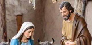 Si finge statua e si nasconde nel presepe, il sindaco scopre il latitante