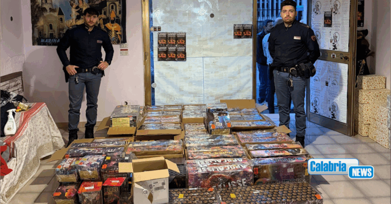 La Polizia sequestra 5 tonnellate di materiale pirotecnico a Siderno