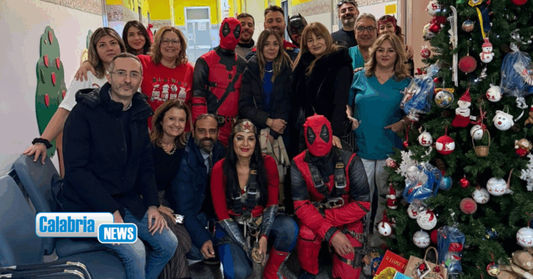I SuperEroiAcrobatici arrivano dal cielo e regalano sorrisi ai piccoli pazienti dell’Annunziata