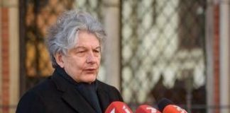 Usa, visto negato a 5 funzionari europei tra cui Breton: “E’ tornata caccia alle streghe?”