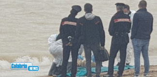 Macabra scoperta sulla spiaggia a Cariati: trovato cadavere in decomposizione