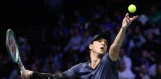 Australian Open, cori, bandiere e… Maradona: è Italia-Argentina sugli spalti per Darderi-Baez