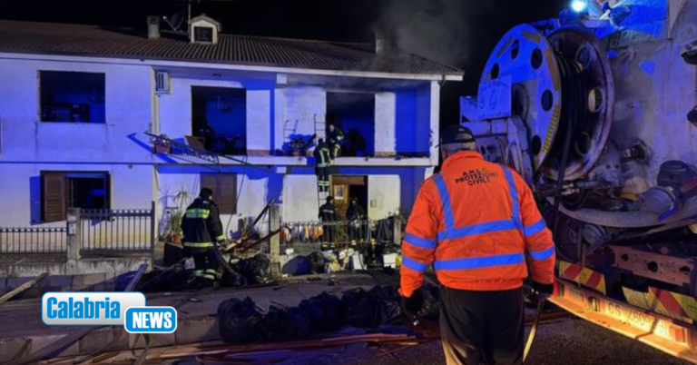 Bisignano, esplode bombola gas: crollo parziale palazzina, una donna ferita gravemente