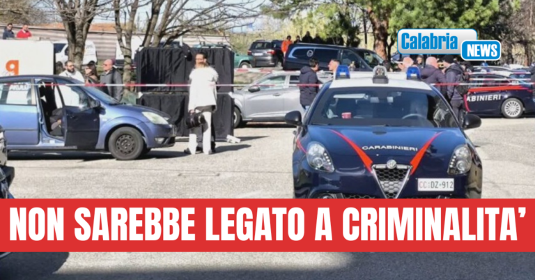 Cosenza, omicidio in via Popilia: 48enne freddato a colpi di pistola al posto di guida in macchina