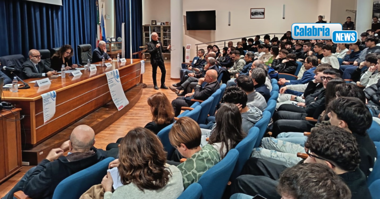 Crimini e criminalità informatica, Corecom e Magna Graecia: ecco i rischi del web