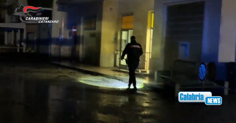 VIDEO-Ciclone “Harry”, Carabinieri in azione per soccorsi e servizi anti-sciacallaggio