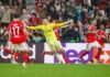 Champions, Benfica qualificato allo scadere con gol del portiere. Mourinho-show in panchina
