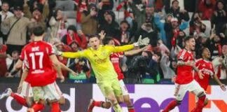 Champions, Benfica qualificato allo scadere con gol del portiere. Mourinho-show in panchina