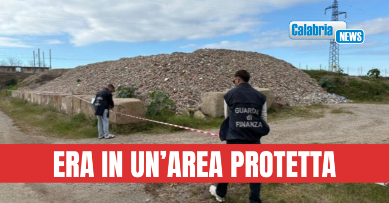 Nel tirreno cosentino sequestrata una discarica abusiva: 5000 metri cubi di rifiuti “speciali”