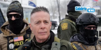 Il capo dell’ICE Greg Bovino ha origini calabresi. Il sindaco di Aprigliano: “Ricordi l’umanità”