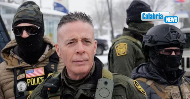 Il capo dell’ICE Greg Bovino ha origini calabresi. Il sindaco di Aprigliano: “Ricordi l’umanità”