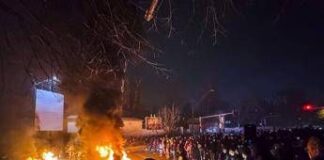 Iran, Trump: “Azioni forti se governo impicca manifestanti”. Teheran: “Cercano pretesti per attaccarci”